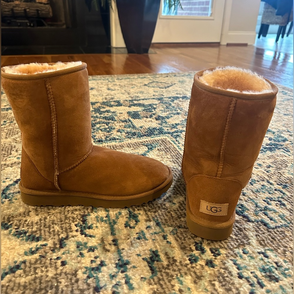 UGG classic short II